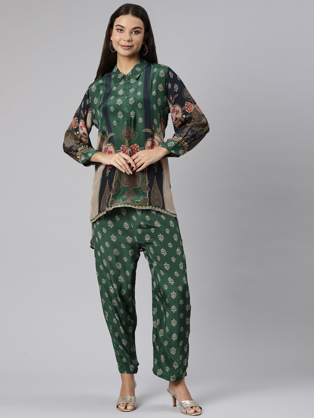 Neeru's Green Regular Straight Floral Kurta And Trousers