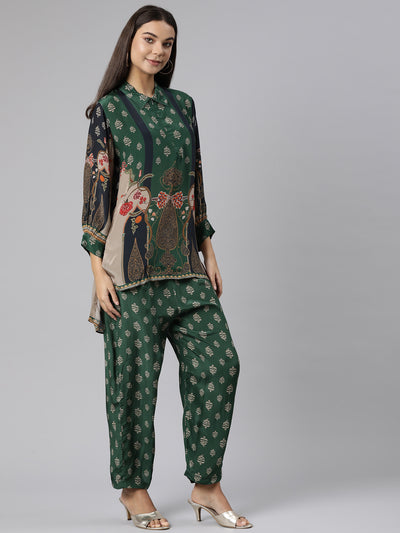 Neeru's Green Regular Straight Floral Kurta And Trousers