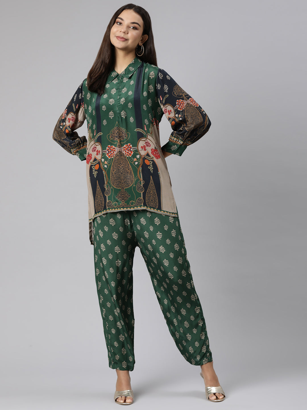 Neeru's Green Regular Straight Floral Kurta And Trousers