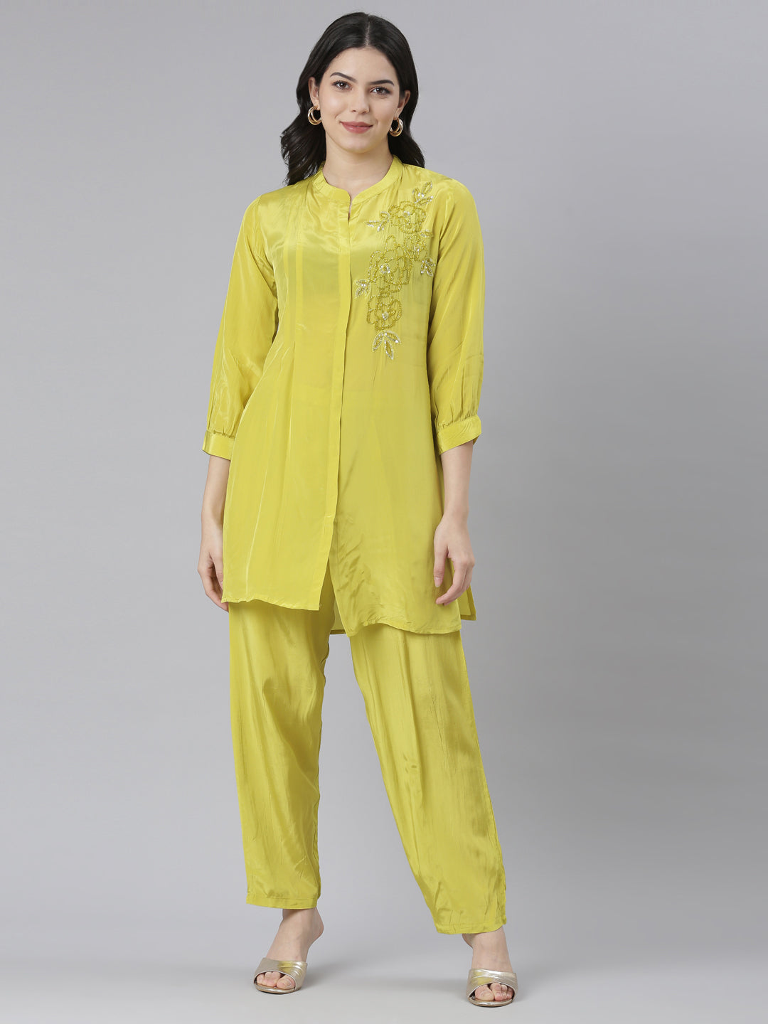 Neeru's Green Regular Straight Solid Kurta And Trousers