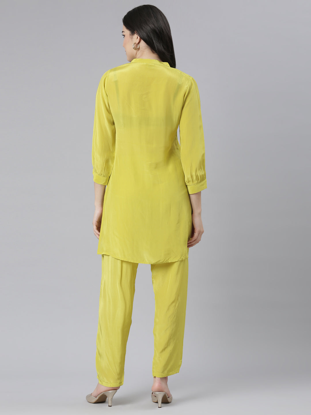 Neeru's Green Regular Straight Solid Kurta And Trousers