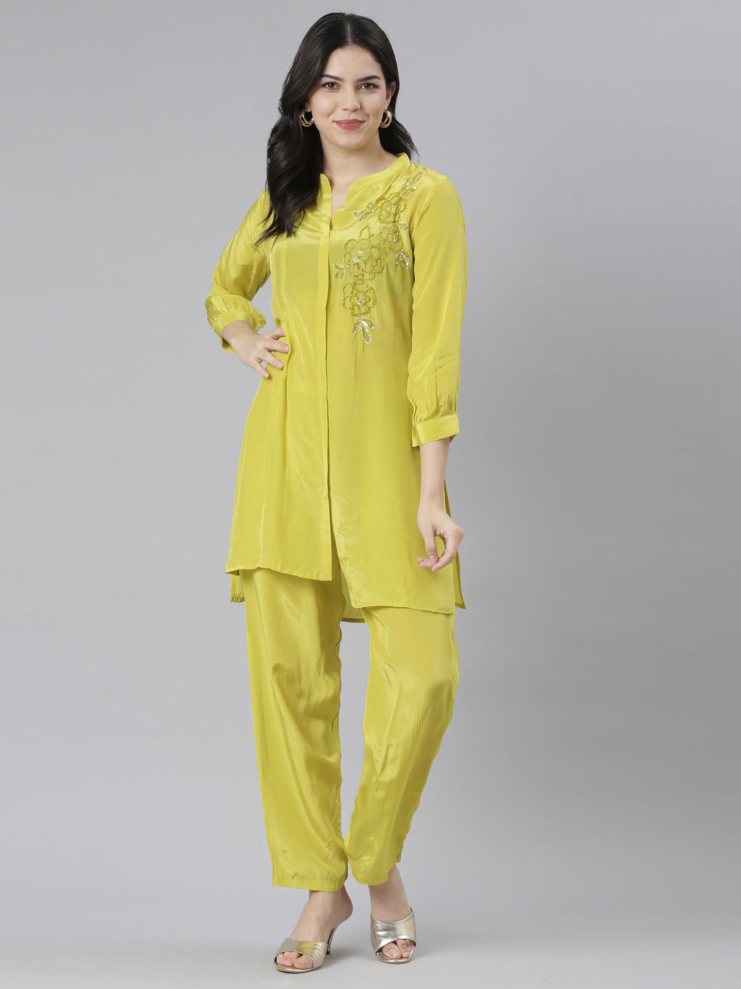 Neeru's Green Regular Straight Solid Kurta And Trousers