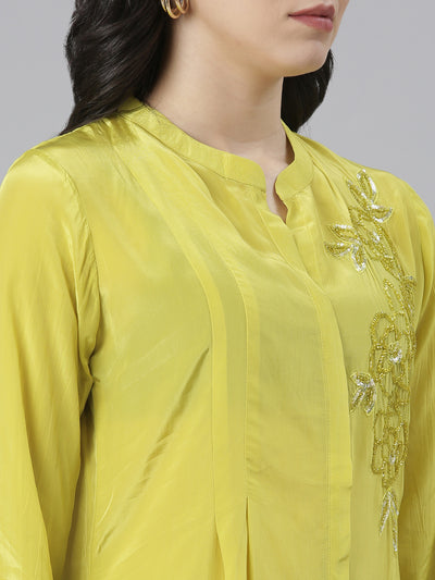 Neeru's Green Regular Straight Solid Kurta And Trousers