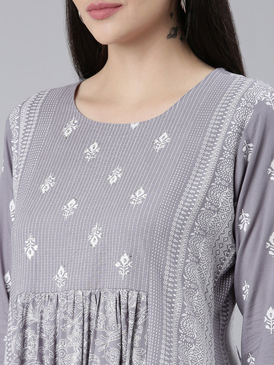 Neeru's Grey Regular Straight Printed Kurtas