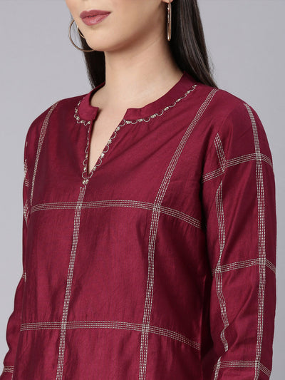 Neerus Maroon Straight Casual Solid Straight Kurtas