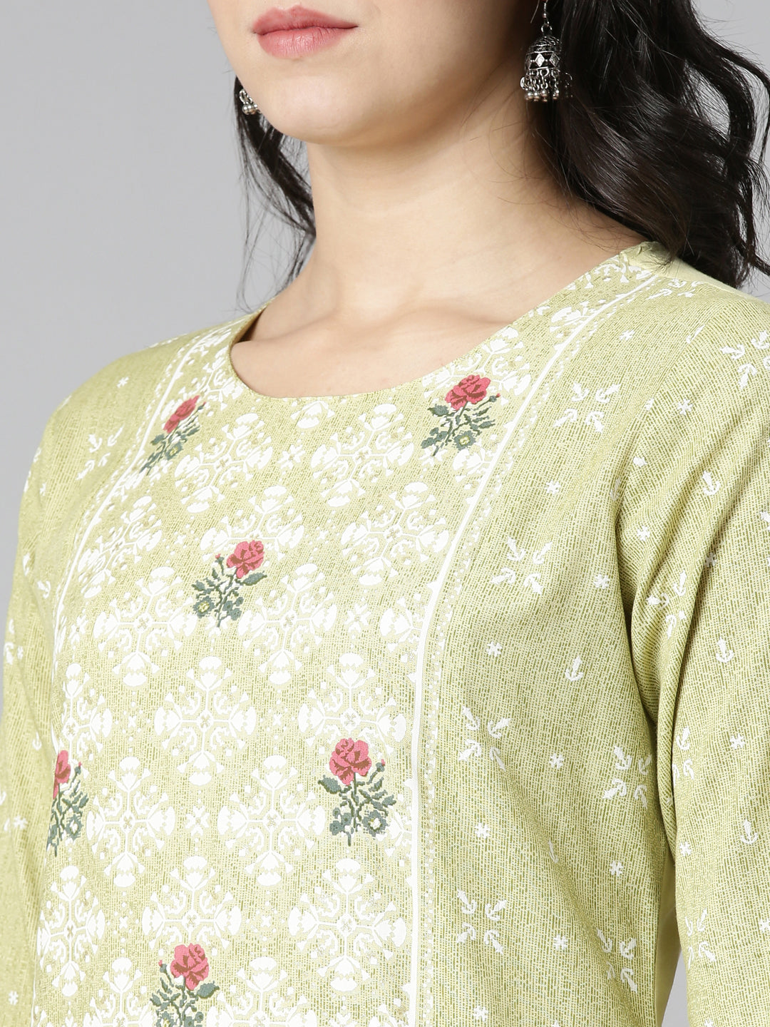 Neeru's Green Regular Straight Printed Kurtas