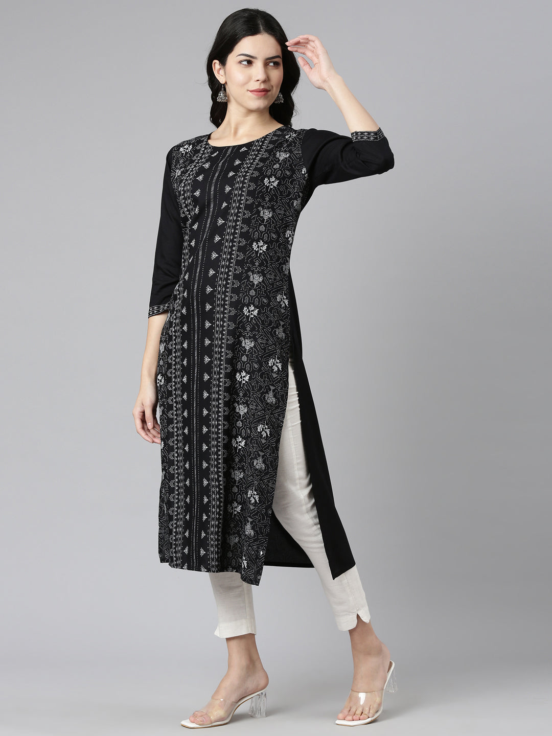 Neeru's Black Regular Straight Printed Kurtas