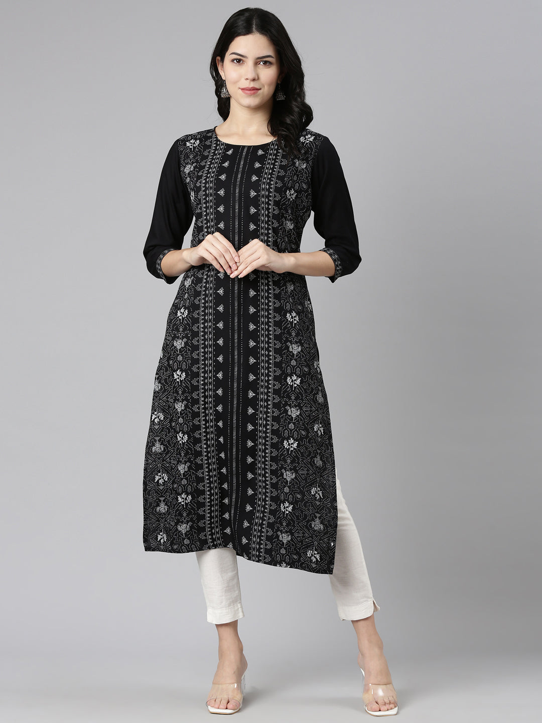 Neeru's Black Regular Straight Printed Kurtas