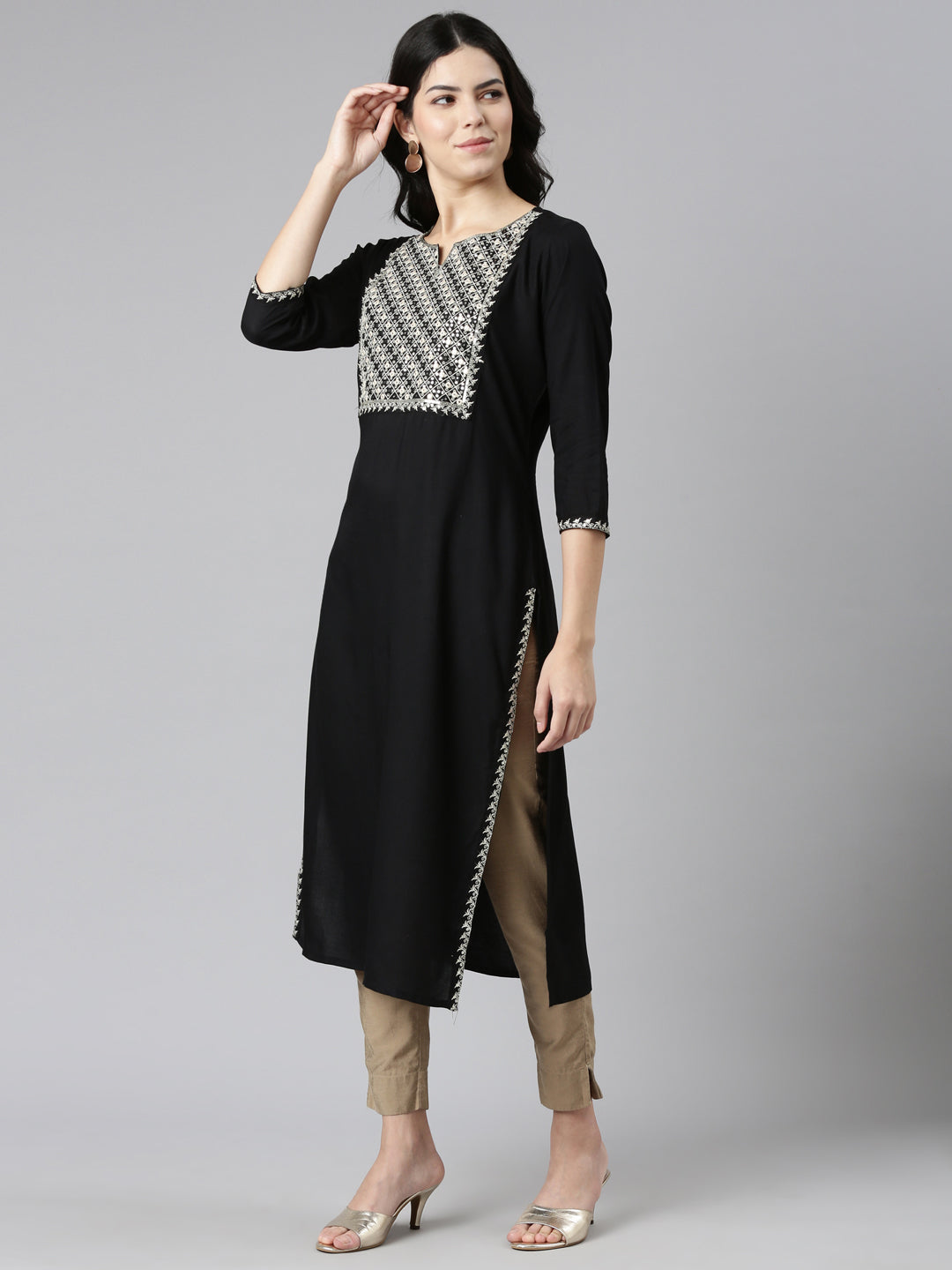 Neeru's Black Regular Straight Solid Kurtas