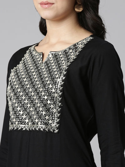 Neeru's Black Regular Straight Solid Kurtas