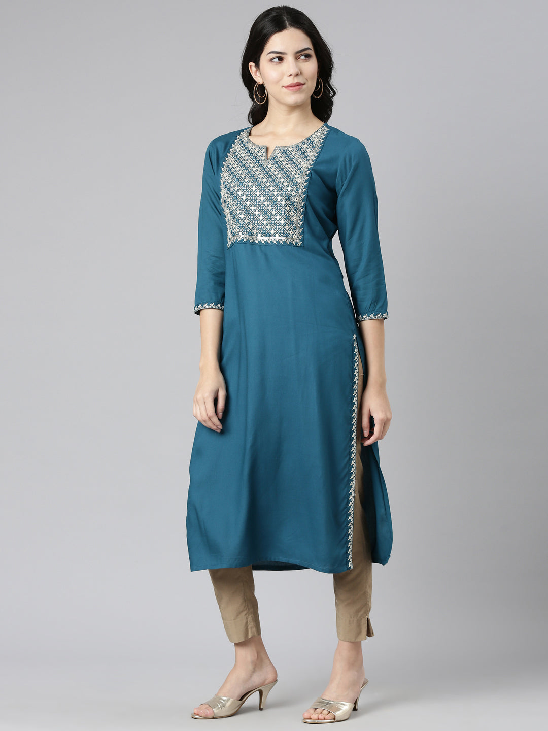 Neeru's Green Regular Straight Solid Kurtas