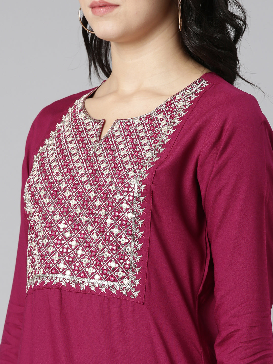 Neeru's Purple Regular Straight Printed Kurtas