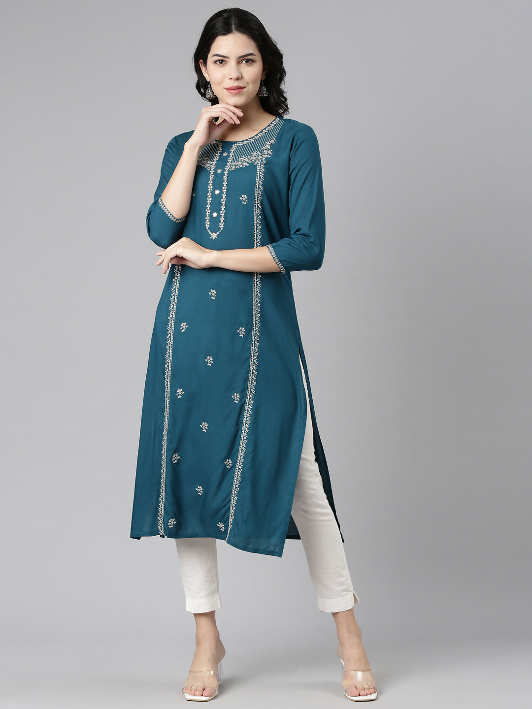 Neeru's Green Regular Straight Embroidered Kurtas