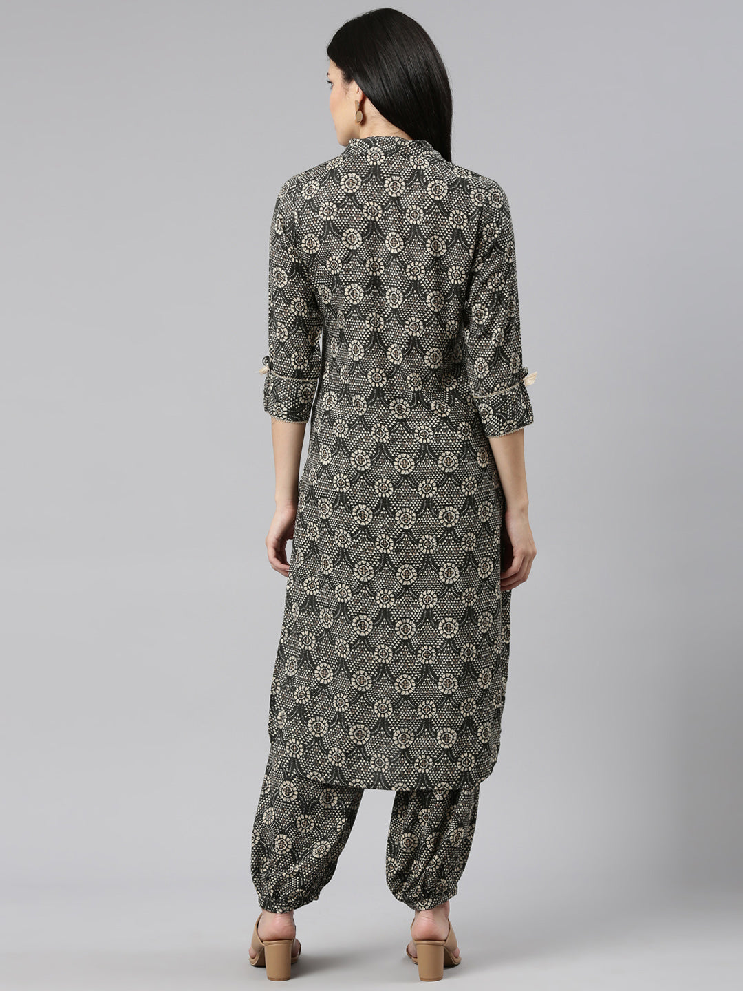 Neeru's Grey Regular Straight Printed Kurta And Salwar