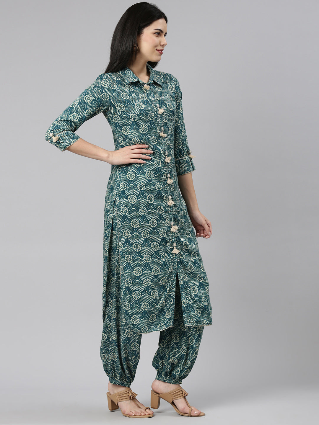 Neeru's Green Regular Straight Printed Kurta And Salwar