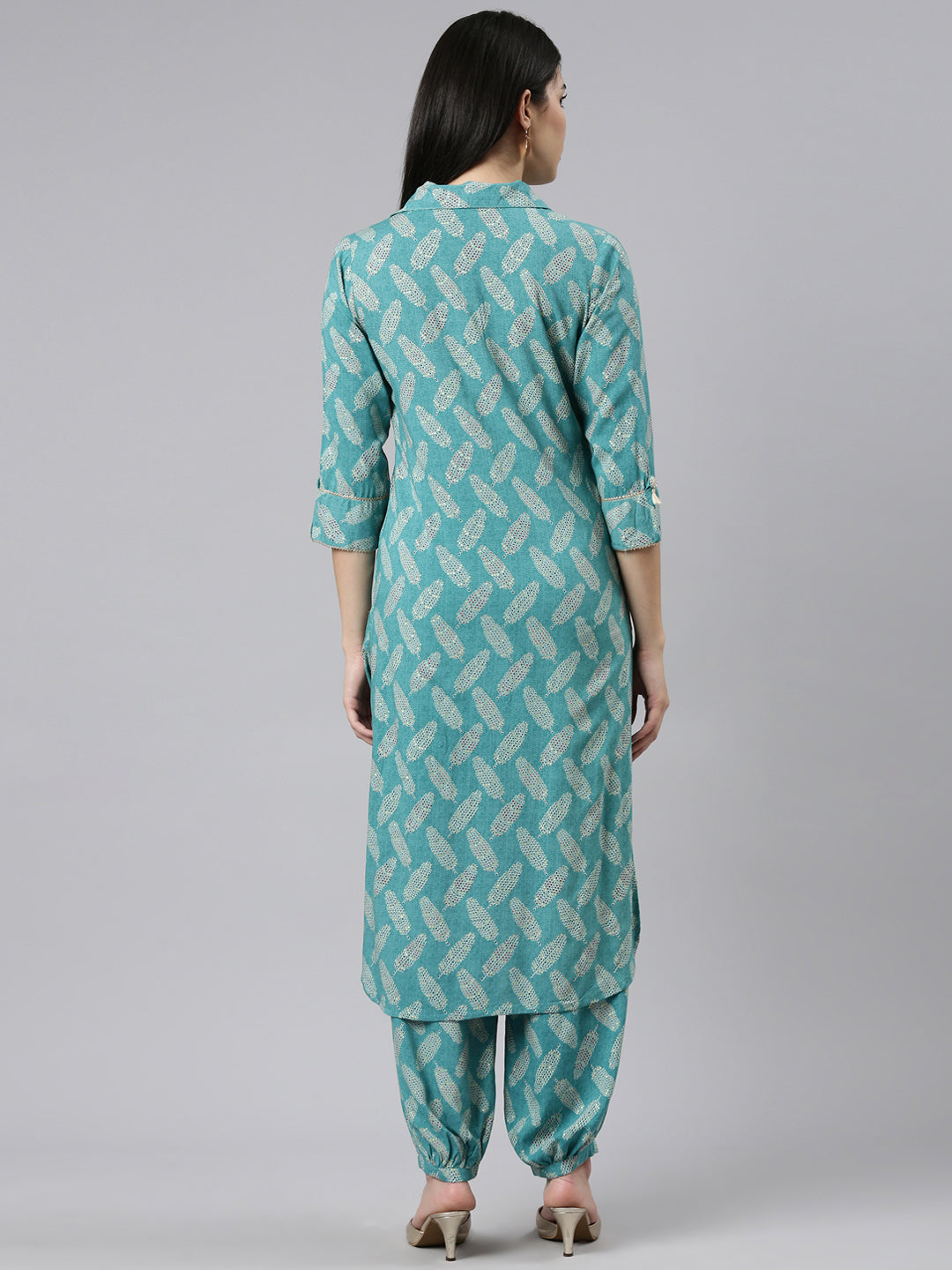 Neeru's Green Regular Straight Printed Kurta And Salwar