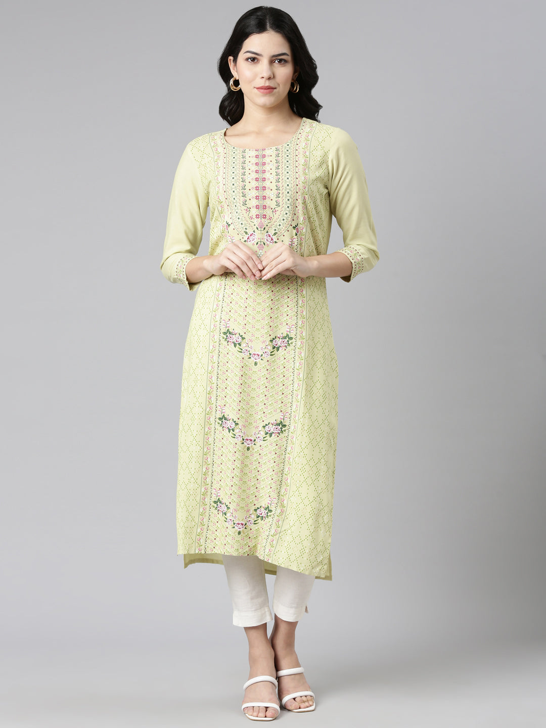 Neeru's Green Regular Straight Printed Kurtas