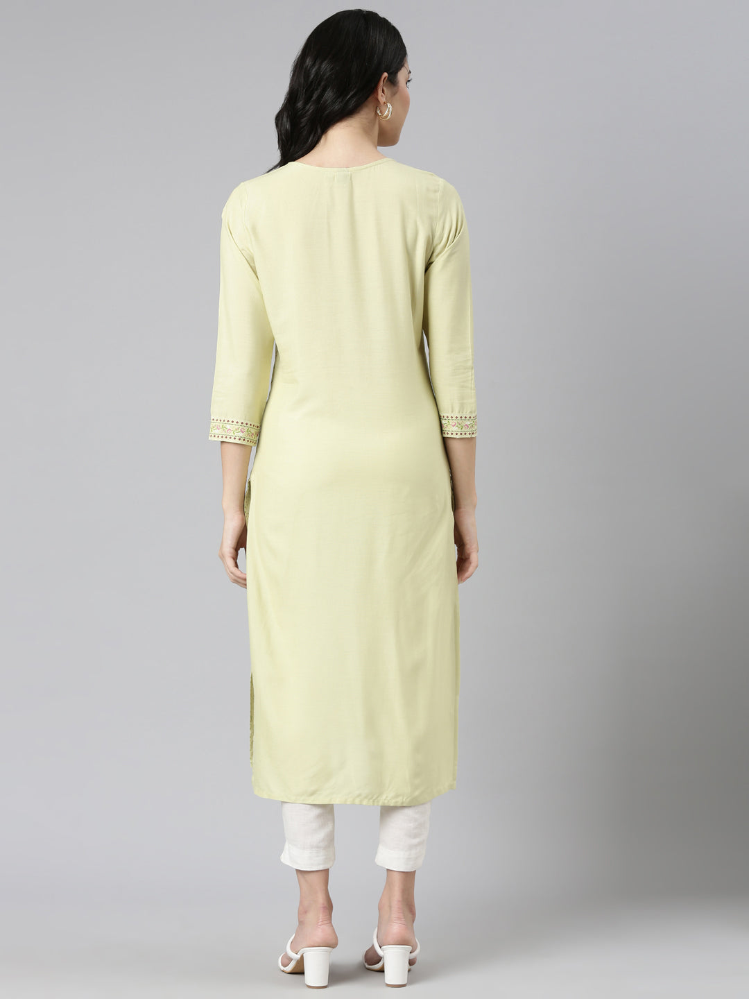 Neeru's Green Regular Straight Printed Kurtas