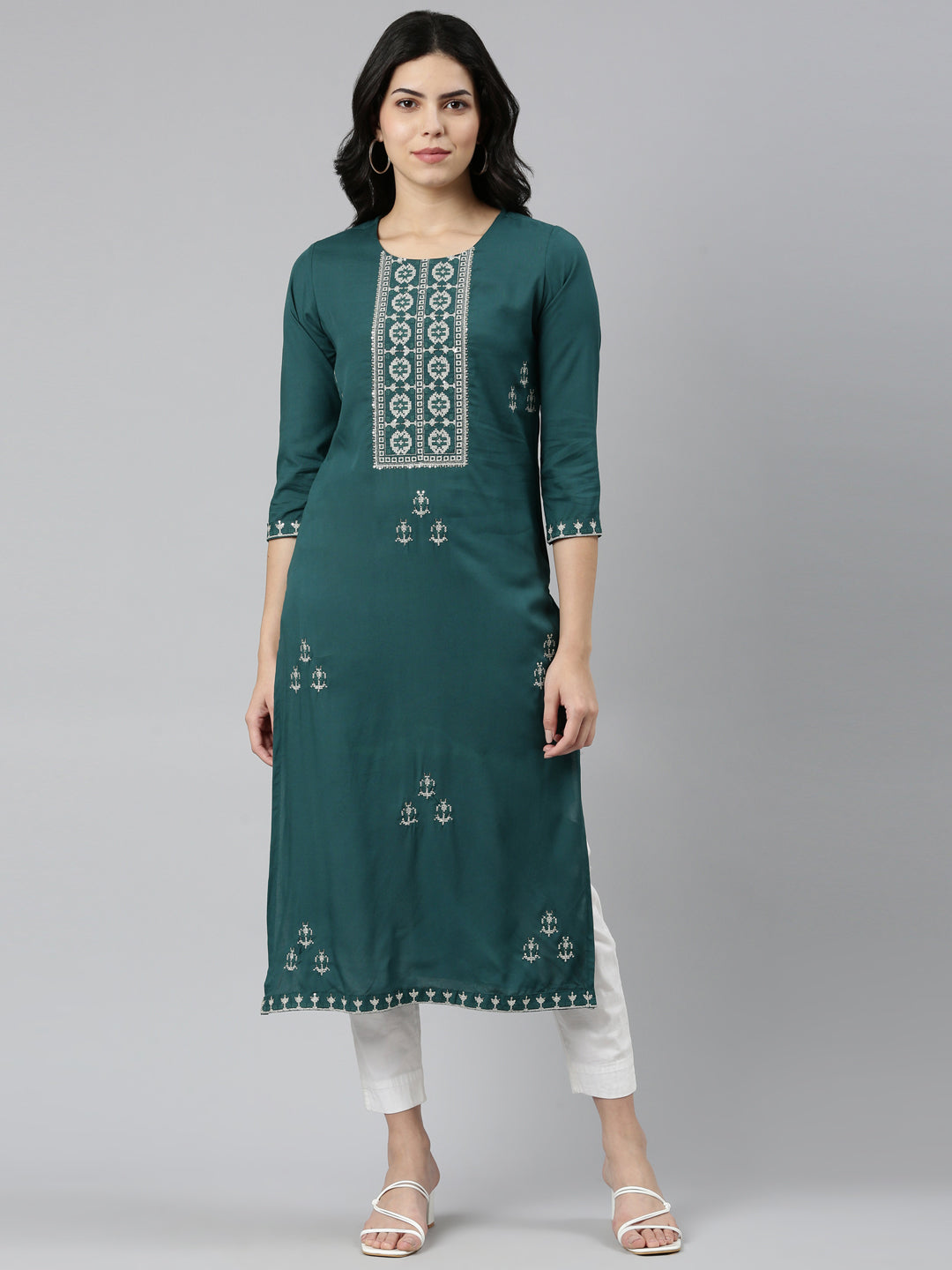 Neeru's Green Regular Straight Embroidered Kurtas