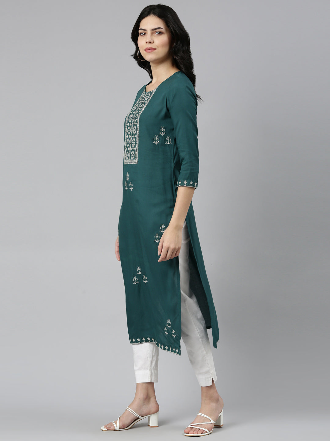 Neeru's Green Regular Straight Embroidered Kurtas