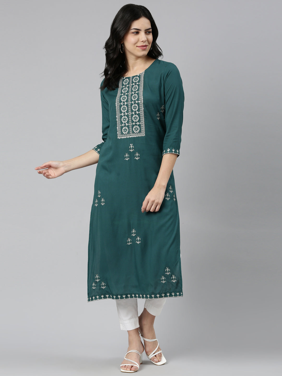 Neeru's Green Regular Straight Embroidered Kurtas