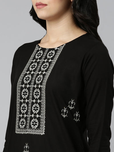 Neeru's Black Regular Straight Embroidered Kurtas