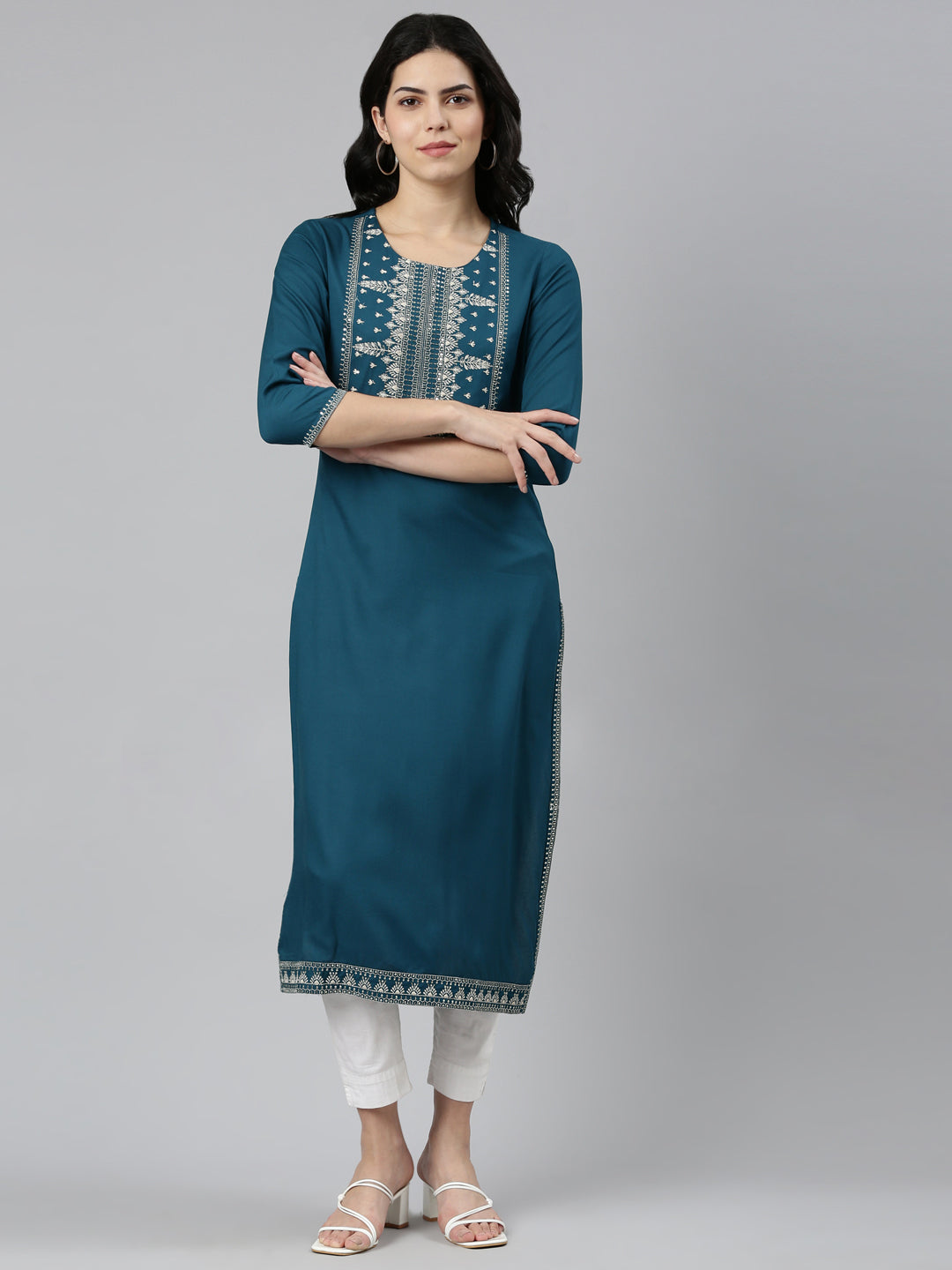 Neeru's Green Regular Straight Solid Kurtas