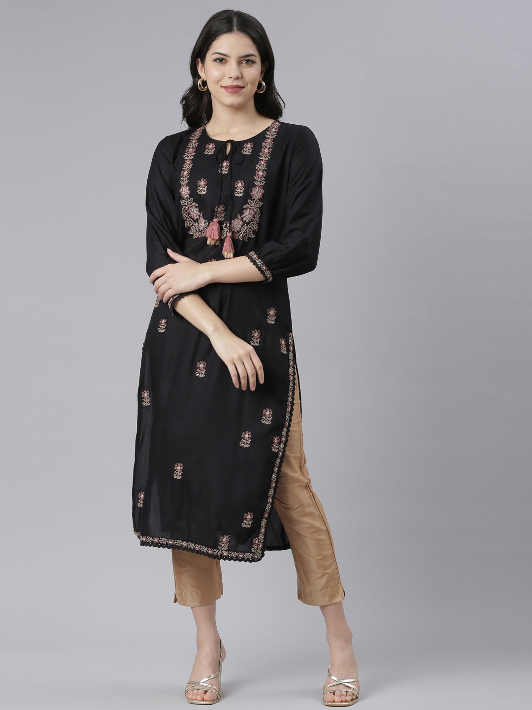 Neeru's Black Regular Straight Floral Kurtas