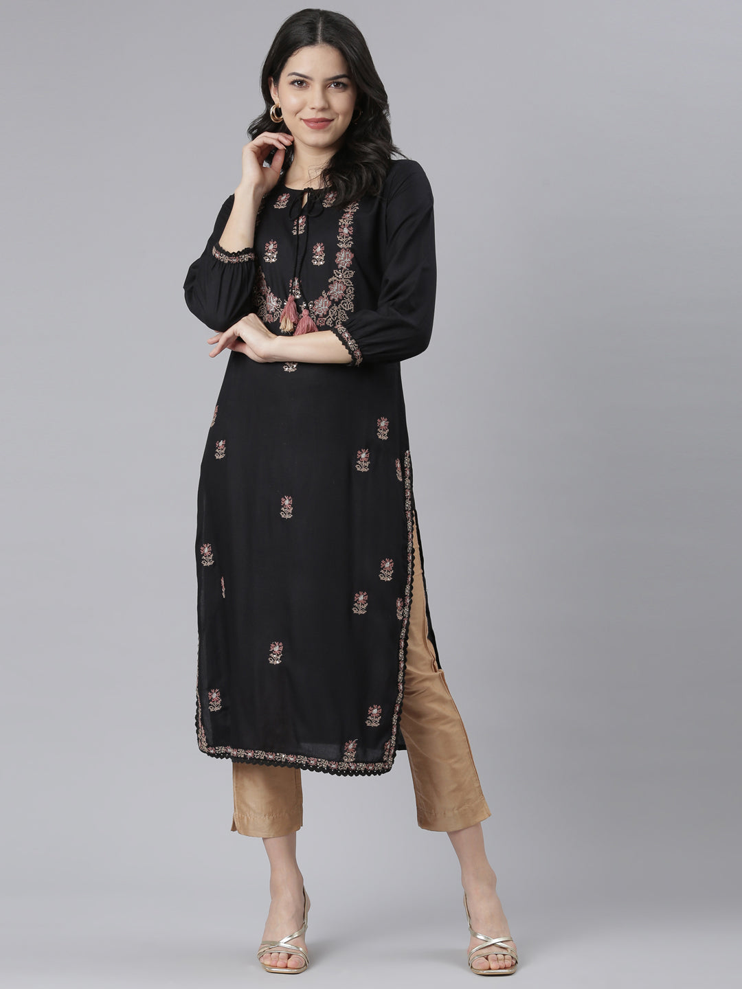 Neeru's Black Regular Straight Floral Kurtas