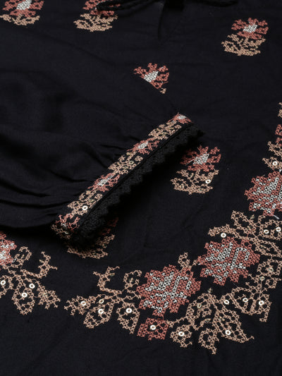 Neeru's Black Regular Straight Floral Kurtas