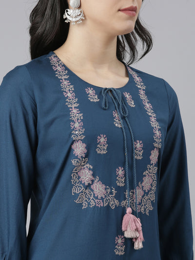 Neeru's Blue Regular Straight Floral Kurtas