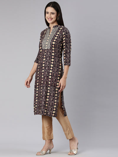 Neeru's Black Regular Straight Paisley Kurtas