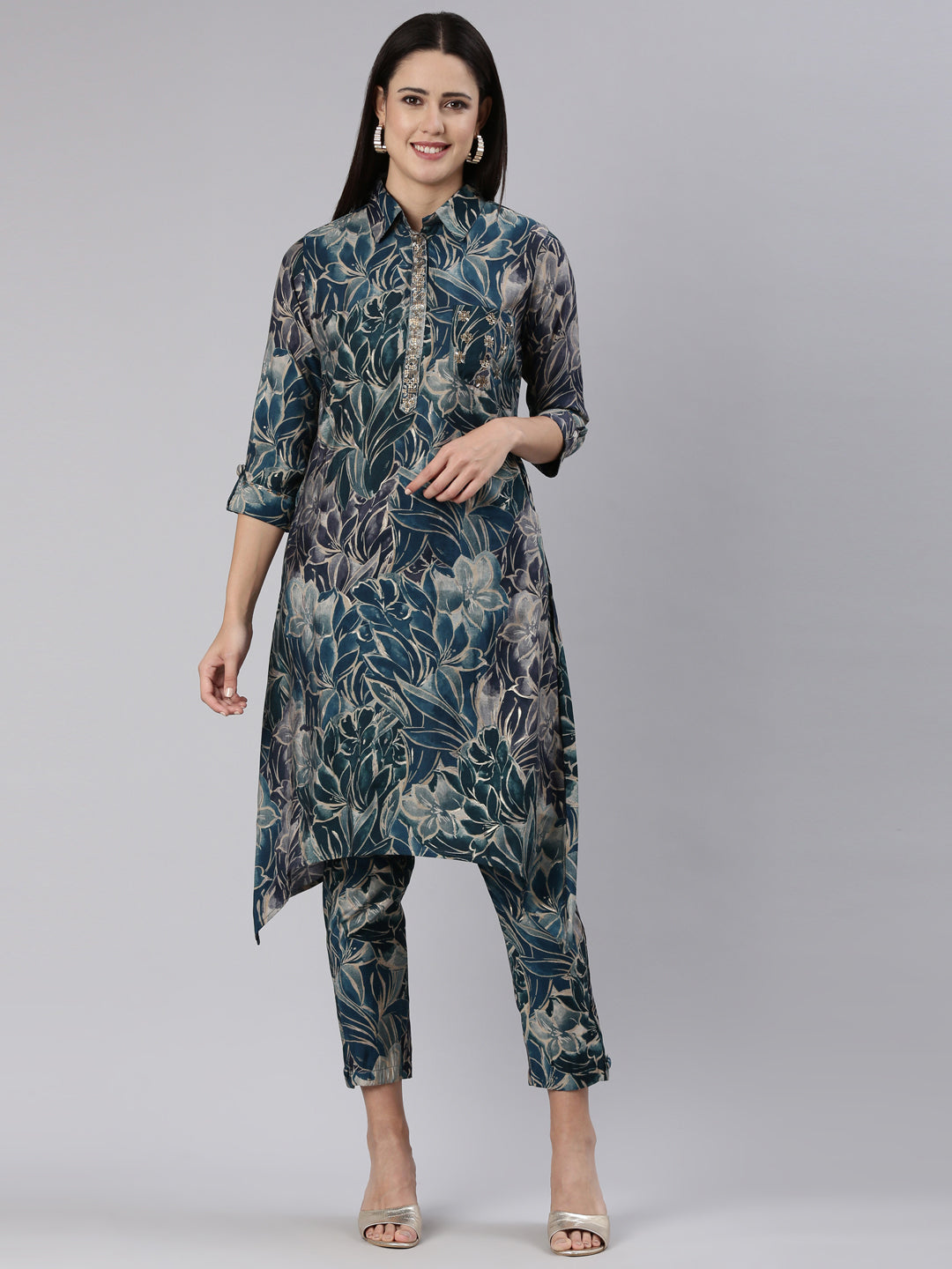 Neeru's Green Regular Straight Printed Kurta And Trousers