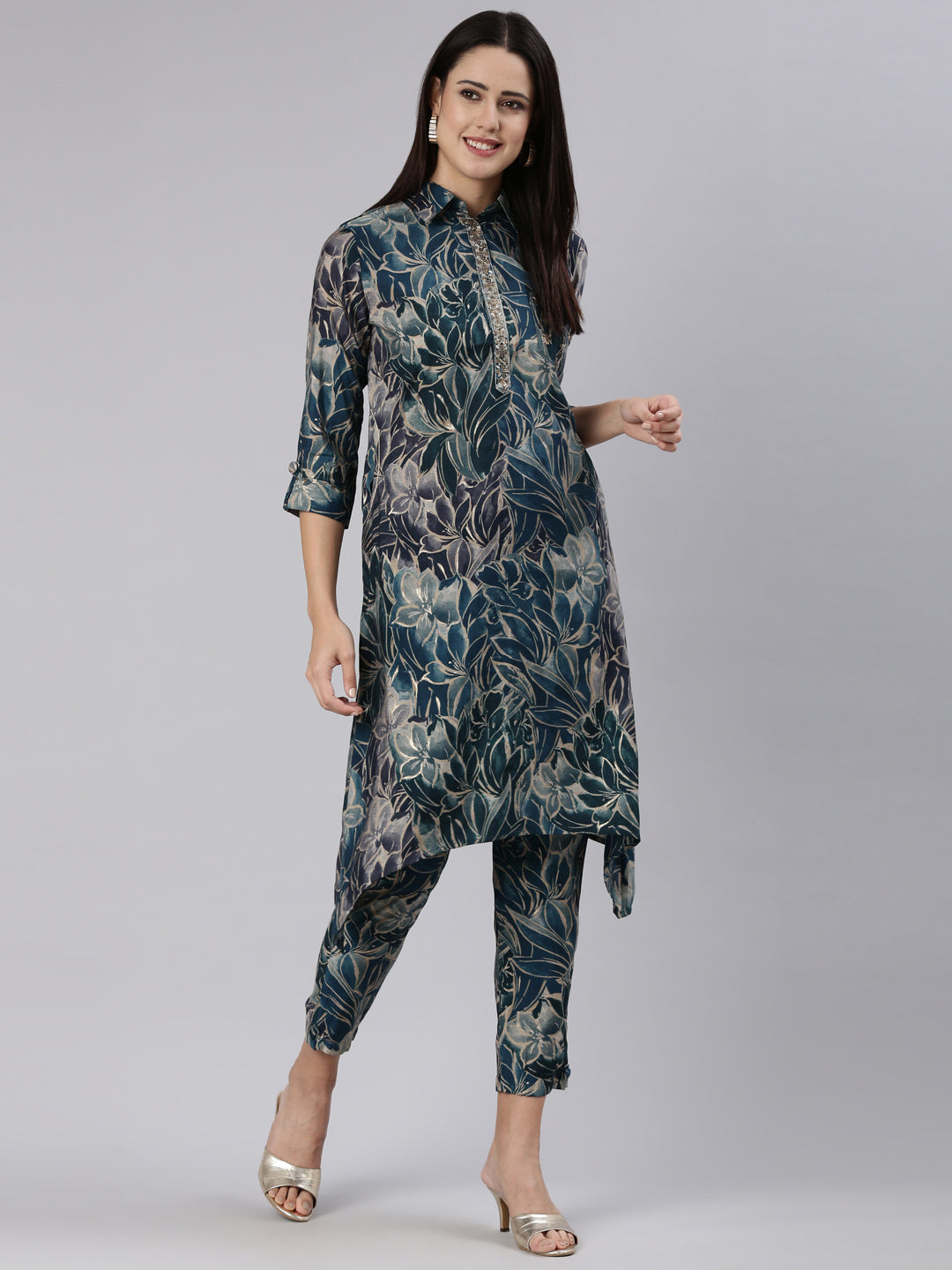 Neeru's Green Regular Straight Printed Kurta And Trousers