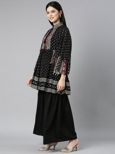 Neerus Black Regular Straight Floral Kurti And Sharara