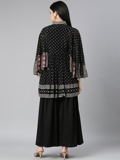 Neerus Black Regular Straight Floral Kurti And Sharara