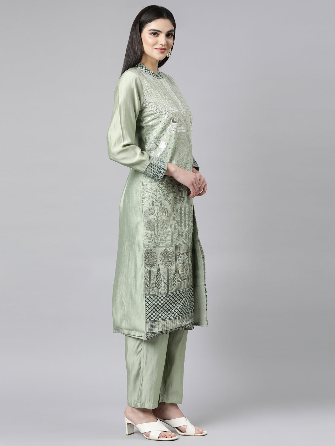 Neerus Green Regular Straight Animal Kurta And Trousers