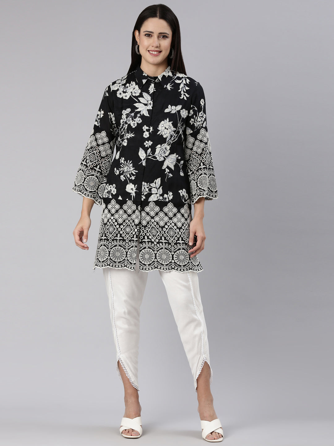 Neeru's Black Regular Straight Printed Kurta And Trousers