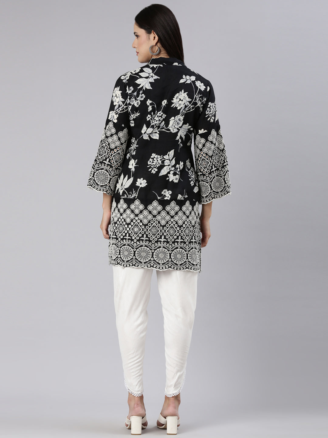 Neeru's Black Regular Straight Printed Kurta And Trousers