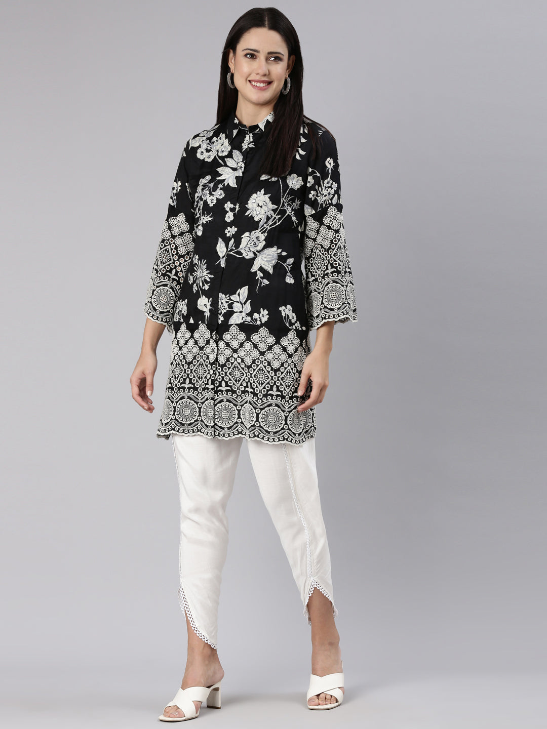 Neeru's Black Regular Straight Printed Kurta And Trousers