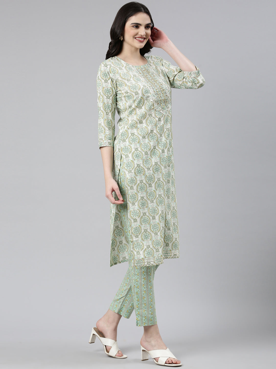 Neeru's Green Regular Straight Printed Kurta And Trousers With Dupatta