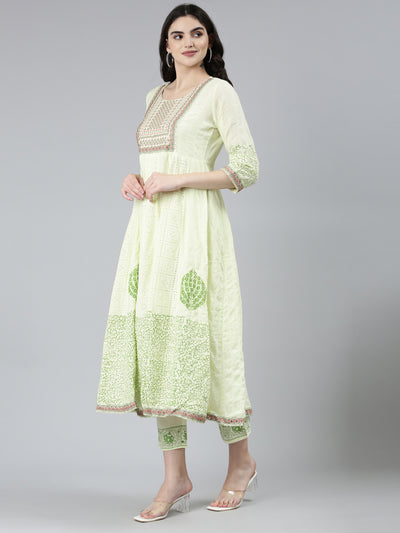 Neeru's Green Regular Straight Floral Kurta Sets And Trousers With Dupatta