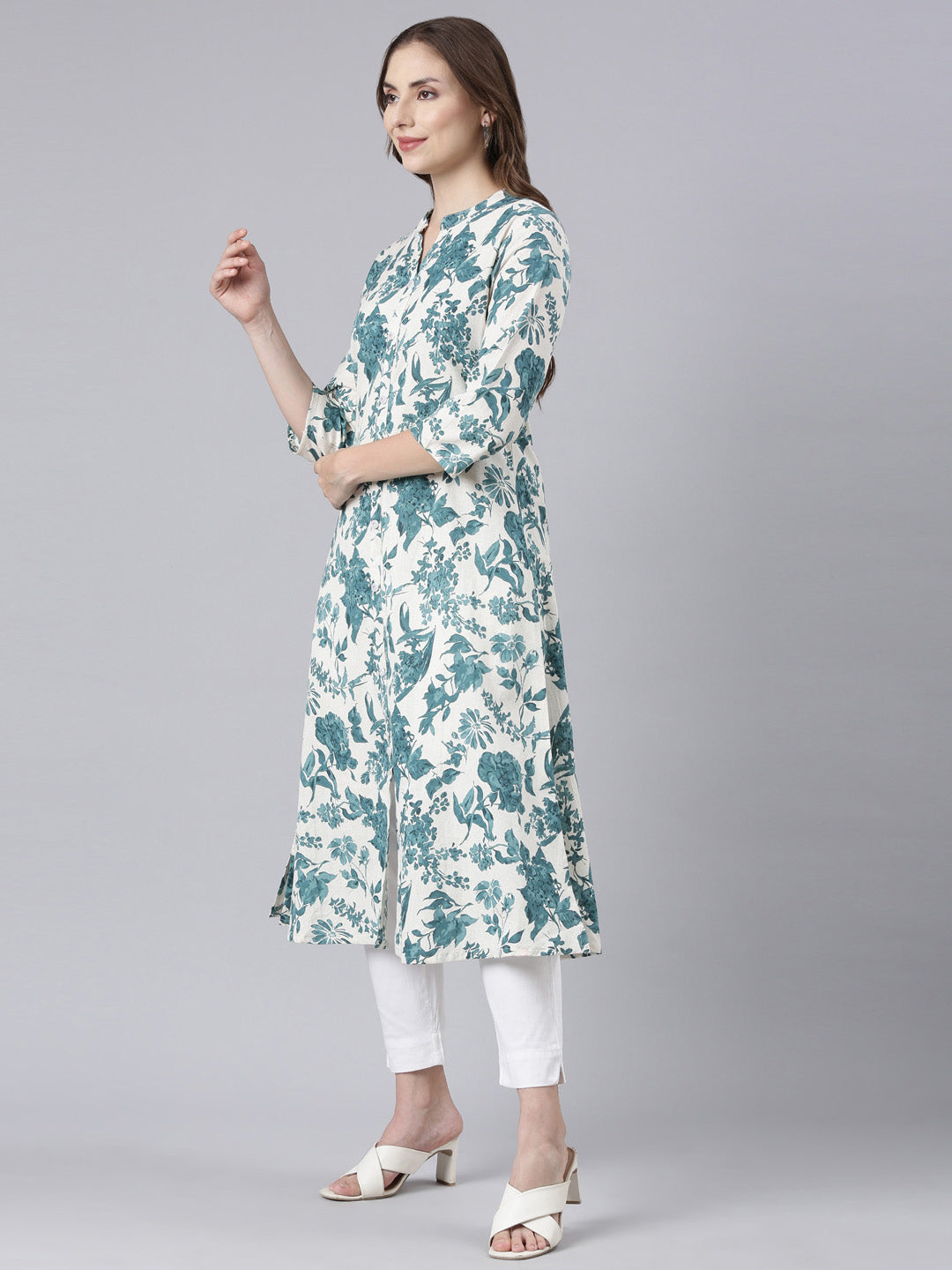 Neerus Green Panelled Straight Floral Kurtas