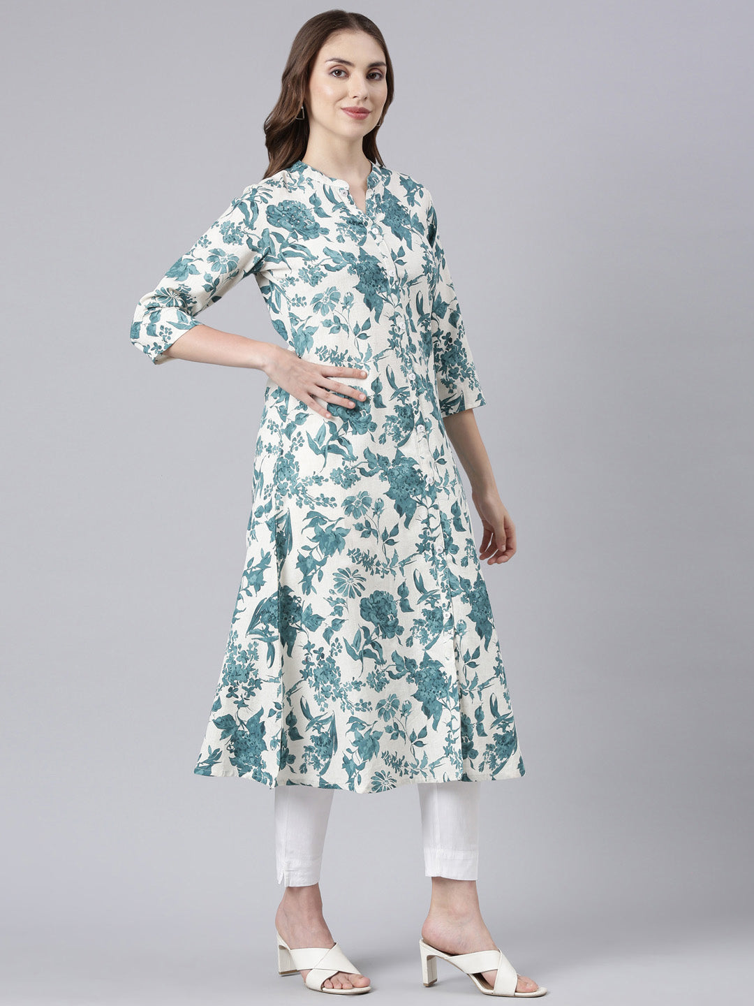 Neerus Green Panelled Straight Floral Kurtas