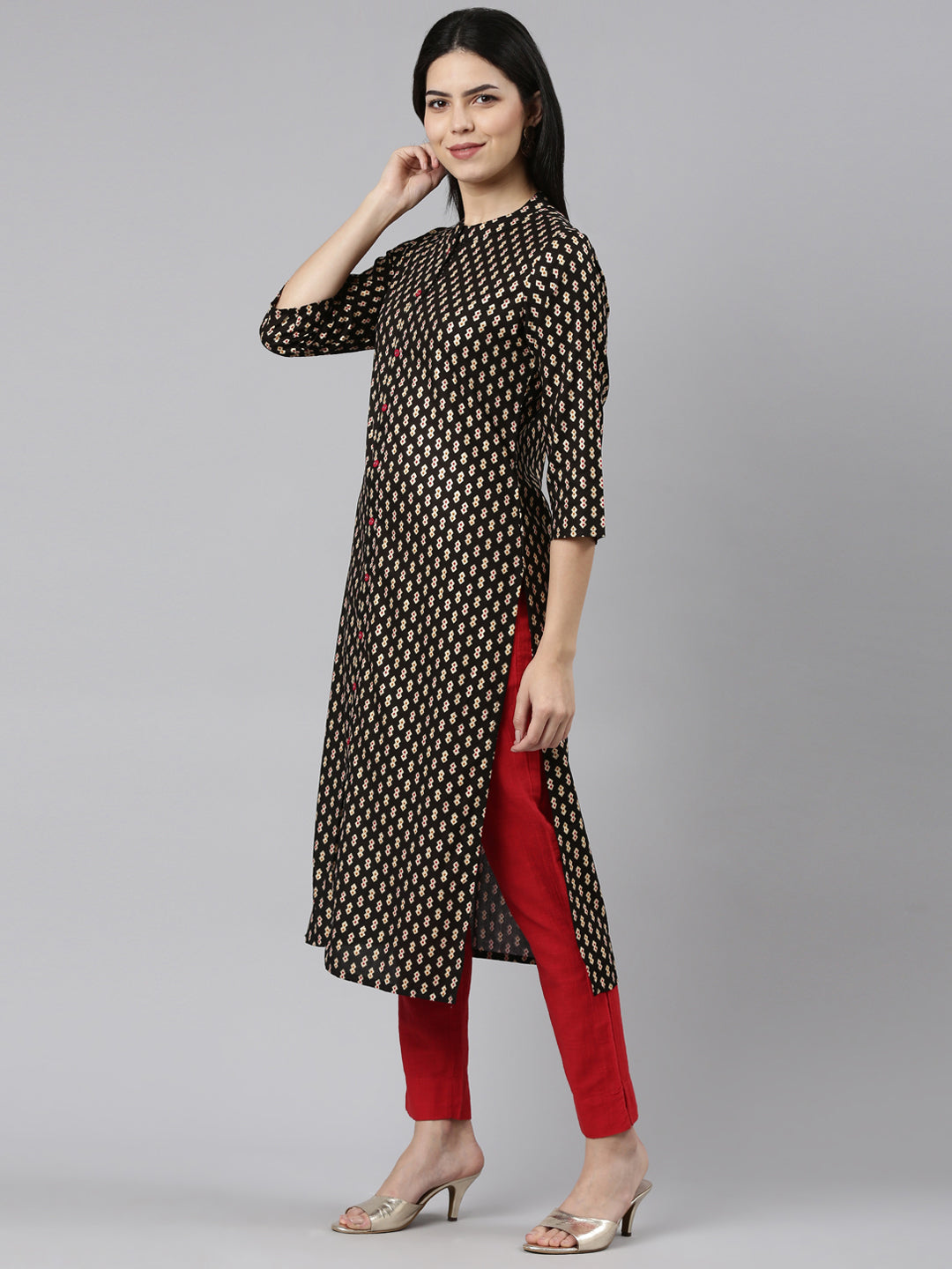 Neeru's Black Regular Straight Printed Kurtas