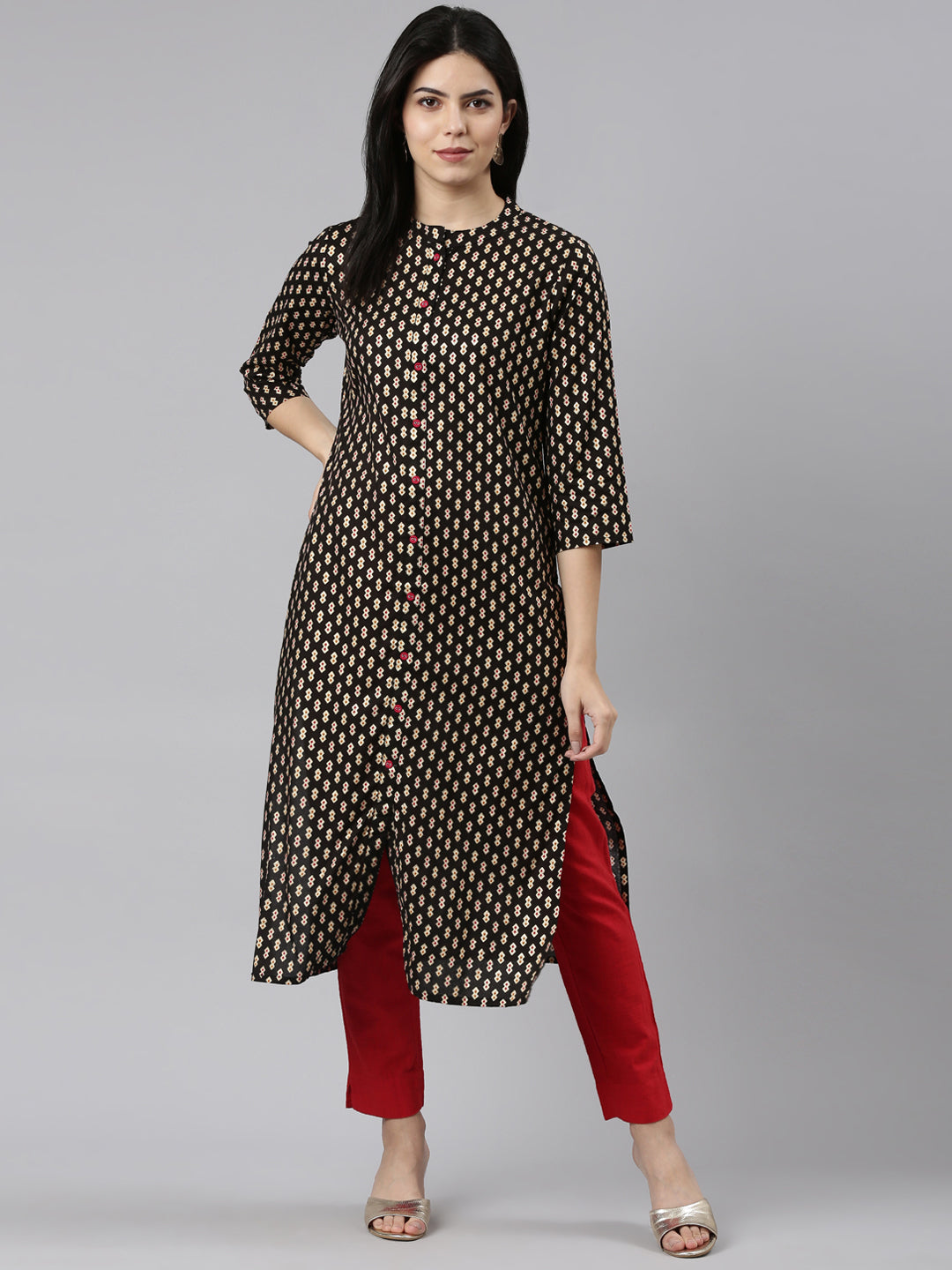 Neeru's Black Regular Straight Printed Kurtas