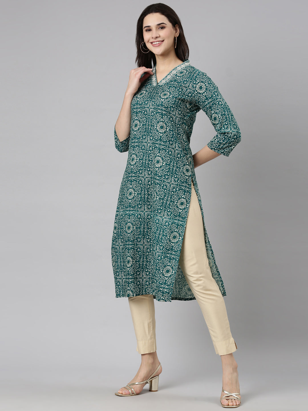 Neerus Green Regular Straight Bandhani Kurtas