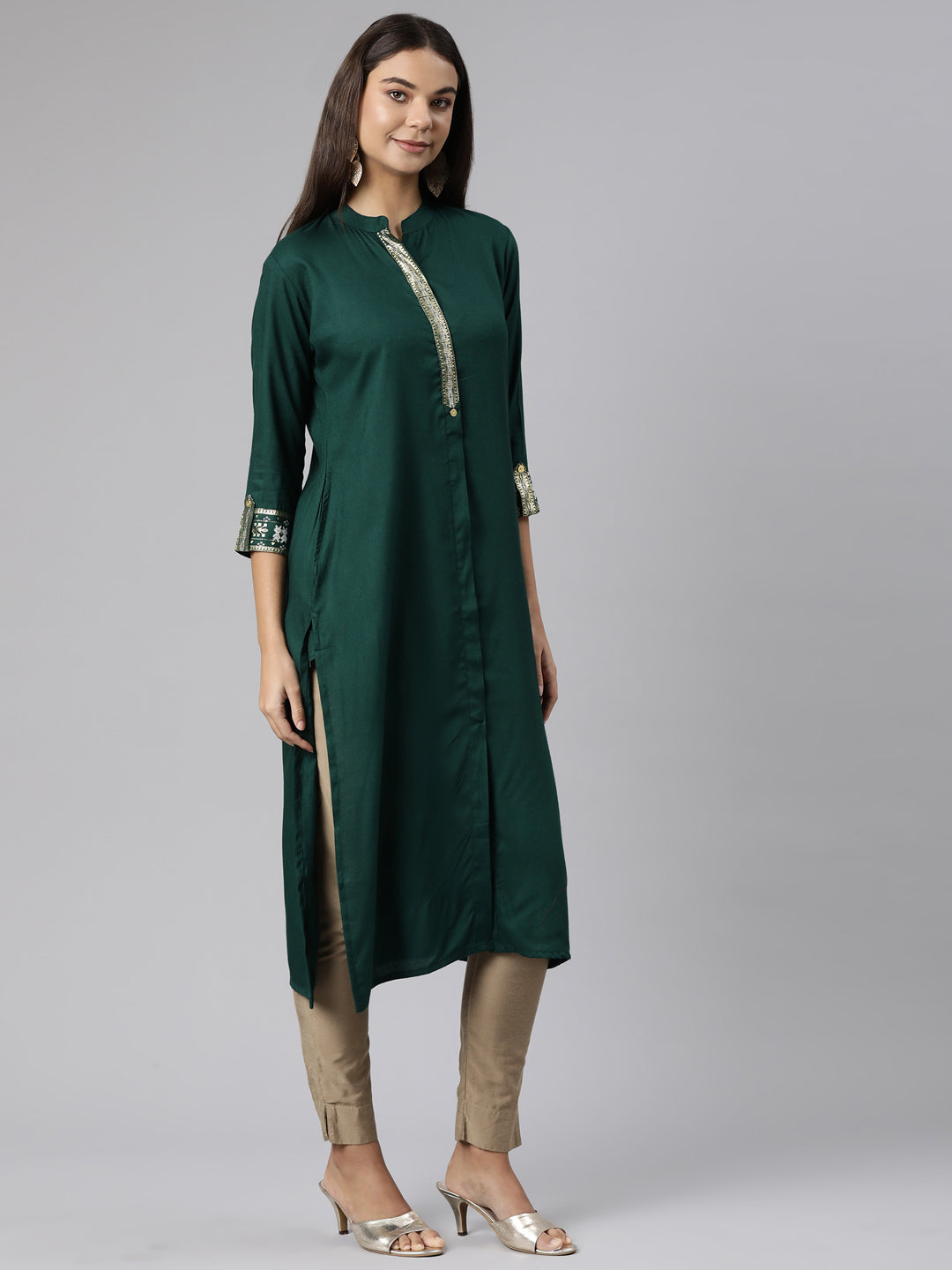 Neeru's Green Regular Straight Solid Kurtas