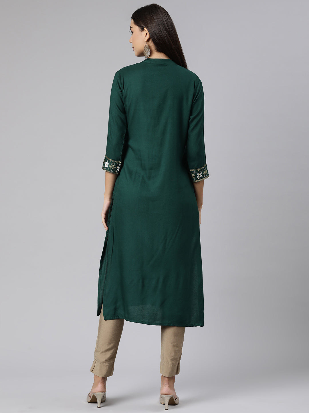 Neeru's Green Regular Straight Solid Kurtas