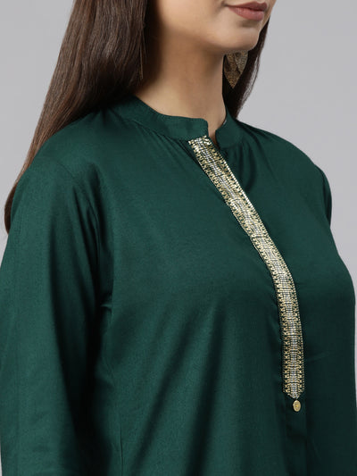 Neeru's Green Regular Straight Solid Kurtas